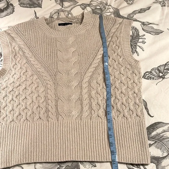 Banana Republic cable knit sweater vest - Picture 7 of 7
